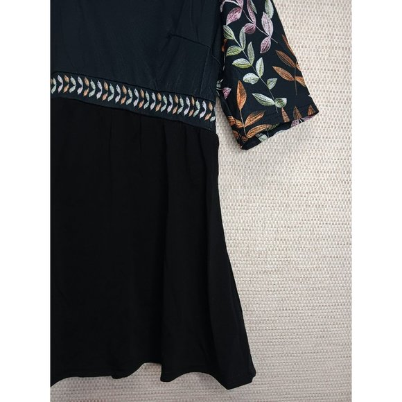 Black V Neck Blouse with Leaves Pattern and Half Sleeve Size Large - Picture 5 of 8